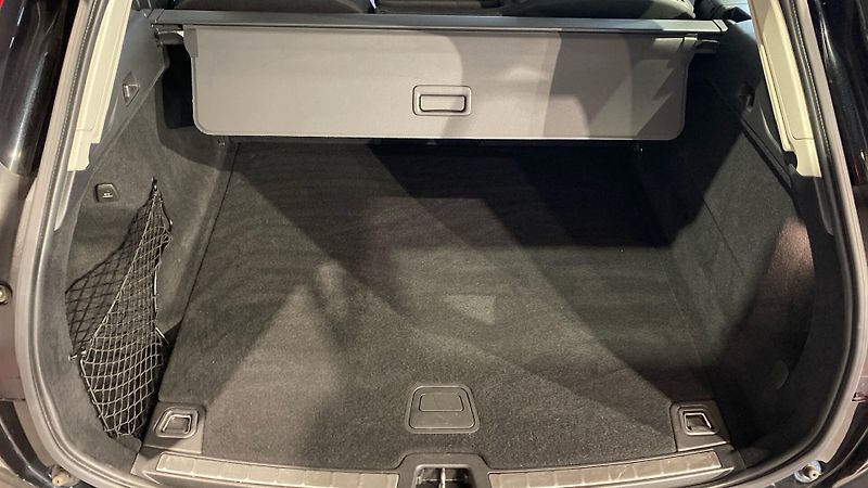 Volvo XC60 MOMENTUM PRO, B4 AWD, 145+10 k - fotka 10 z 24
