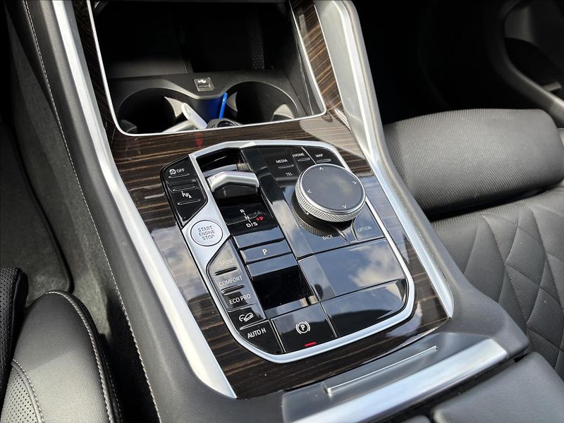 BMW X6 3,0 40i 280kW M-Sport xDrive - fotka 20 z 46