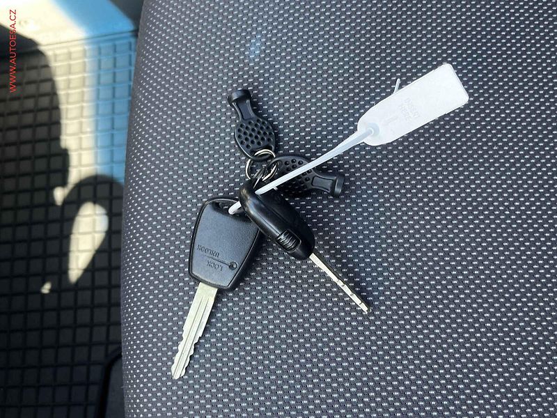 Kia Rio (2009) 1.5 CRDi, ČR, AC, park.asist - fotka 13 z 13