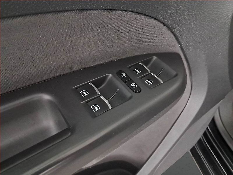 Volkswagen Touran (2012) 1.6 TDI, 7 míst, Navi - fotka 16 z 16