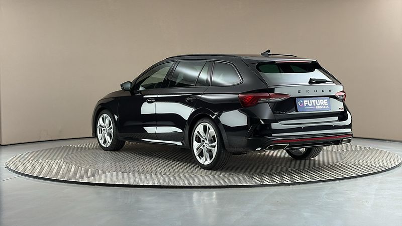 Škoda Octavia 2.0 TSI DSG RS Combi - fotka 2 z 31