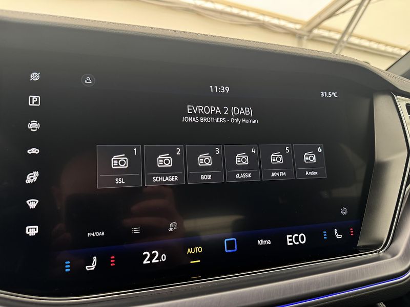 Volkswagen Touareg 3.0Tdi*1-MAJ*DPH*R-LINE*HUD* - fotka 30 z 47