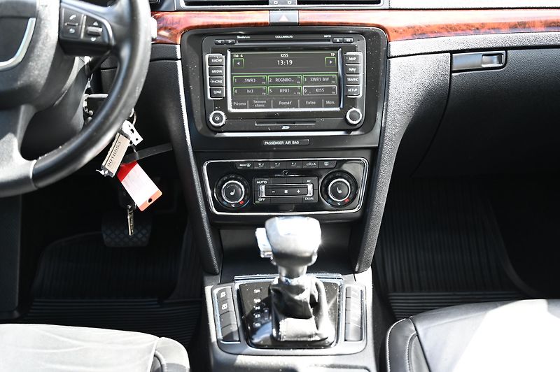 Škoda Superb 2.0TDI 125KW DSG Elegan. 12/09 - fotka 11 z 45