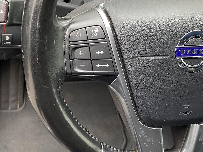 Volvo XC60 (2017) 2.0D, Summum, bixen, kůže - fotka 14 z 19