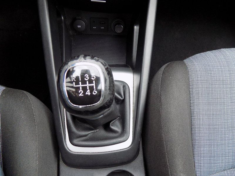 Kia Ceed (2012) 1.6GDi/2.Maj.ČR/Klimatizace/ - fotka 33 z 34