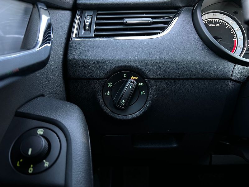 Škoda Octavia 1.6 TDI-DSG-NAVI-PARK.Č - fotka 20 z 46