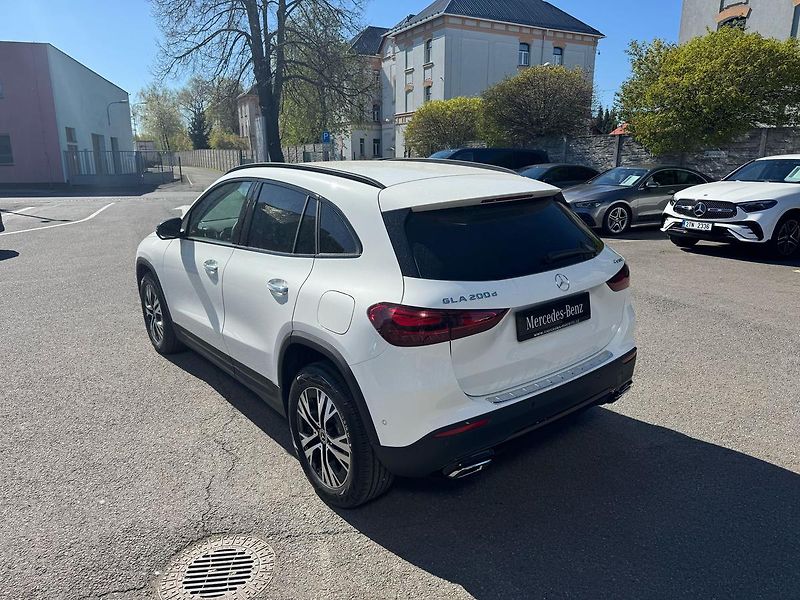 Mercedes-Benz GLA (2024) 200 d 4MATIC - fotka 3 z 31