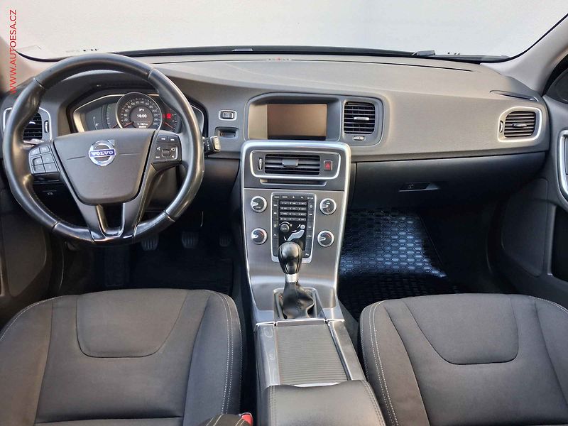 Volvo V60 (2014) 2.0 D3, AC, navi, park.asist - fotka 8 z 16