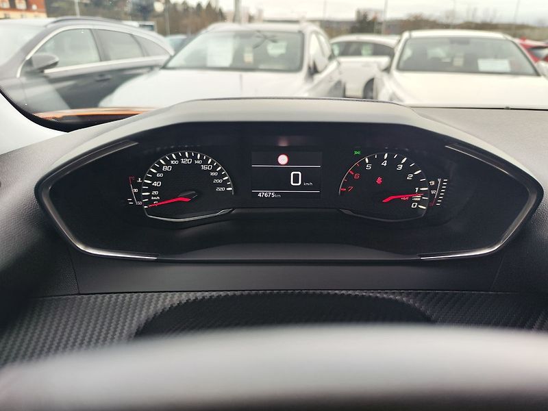 Peugeot 2008 1.2 Puretech/74kW Active Pack - fotka 13 z 28