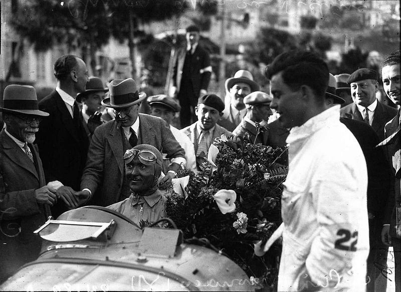 Louis Chiron jako vítěz Velké ceny Francie 1934. Od narození legendárního závodníka, který se stal velice populárním i v Československu, letos uplynulo 125 let.