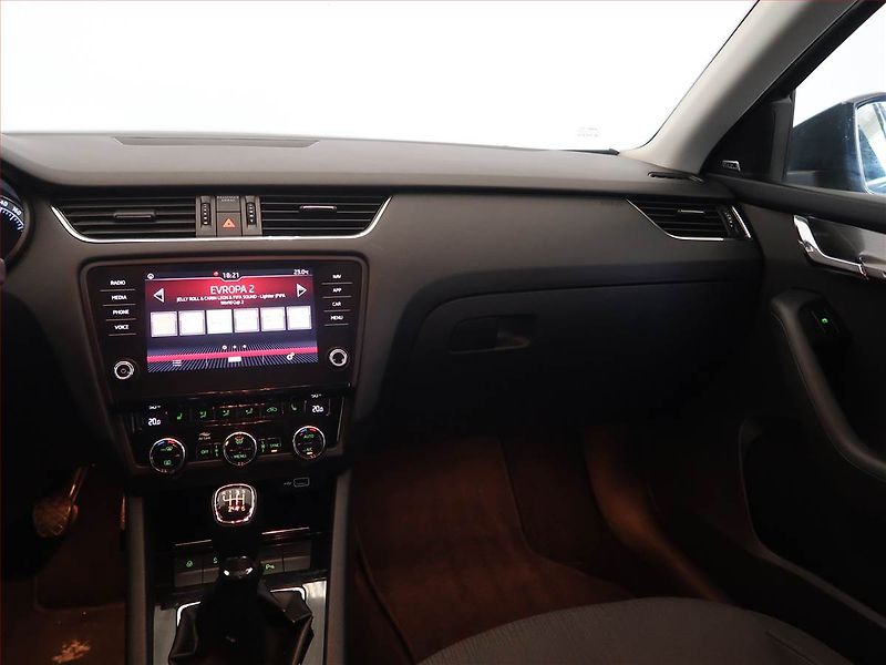 Škoda Octavia (2018) Style Plus 2.0 TDI, Navi - fotka 8 z 14