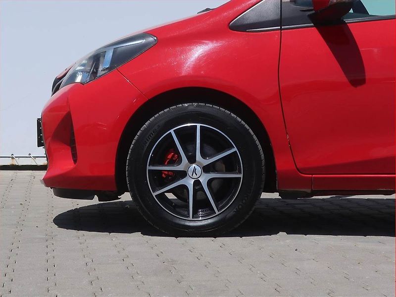 Toyota Yaris (2015) 1.33 Dual VVT-i, Serv.kniha - fotka 14 z 15