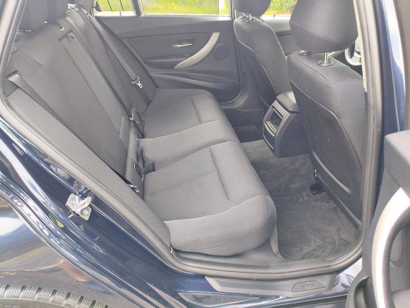 BMW Řada 3 (2013) 318 D 105Kw combi - fotka 14 z 31