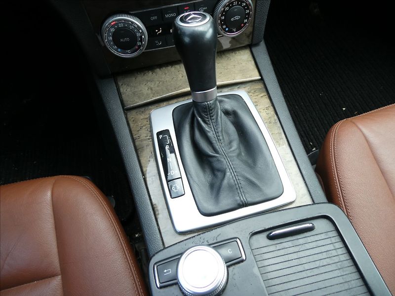 Mercedes-Benz Třídy C 3,0 350D V6 170kW 2x kola, AUT - fotka 20 z 29