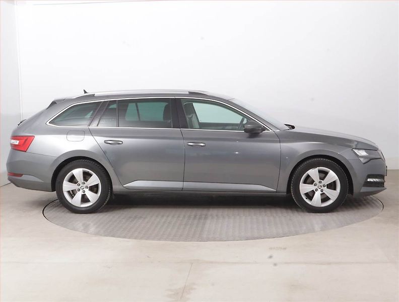 Škoda Superb (2022) 2.0 TDI - fotka 6 z 17