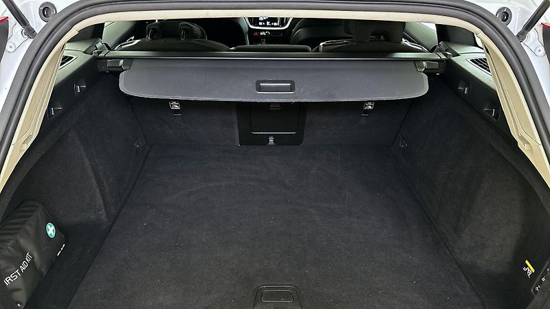 Volvo V60 (2018) D4 MOMENTUM + EL. TAŽNÉ - fotka 9 z 33