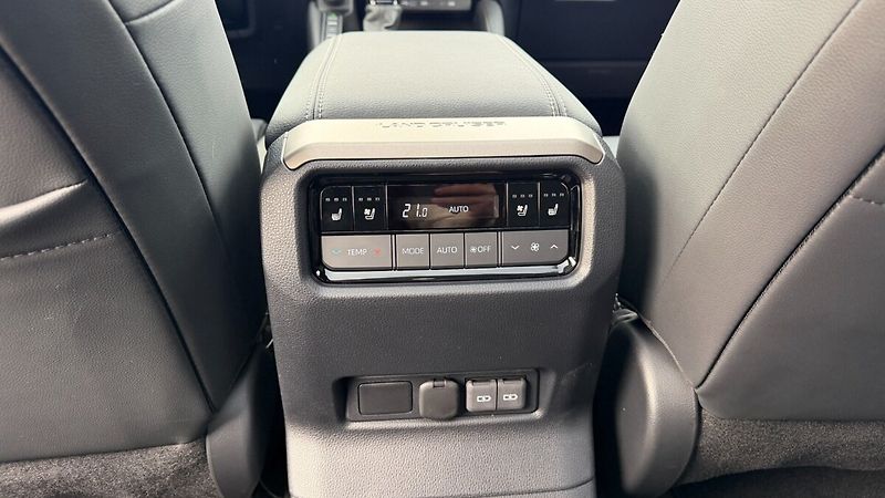 Toyota Land Cruiser 2.8L MHEV 8AT 4X4 Executive Sk - fotka 14 z 30