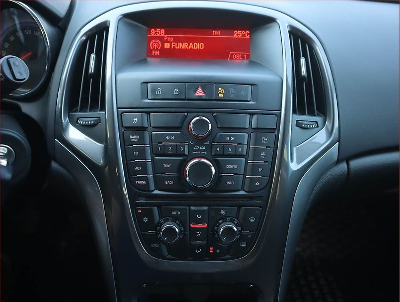 Opel Astra (2013) 1.7 CDTI, Serv.kniha, nová STK - fotka 12 z 16
