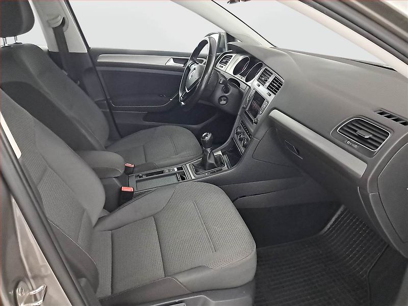 Volkswagen Golf (2017) 1.6 TDI, Tempomat - fotka 9 z 16