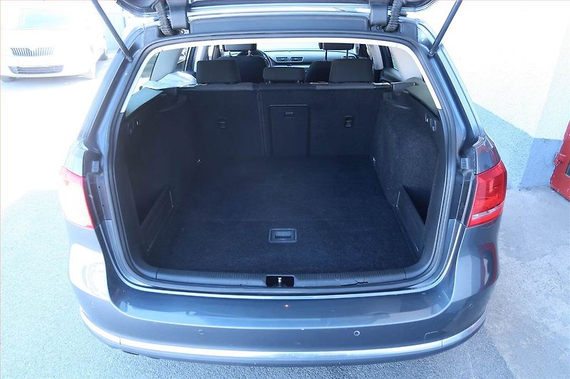 Volkswagen Passat (2012) 2.0 TDI, Automat - fotka 14 z 18