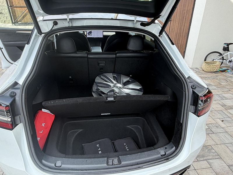 Tesla Model Y (2021) LR, SOH 89,4%, tazne, DPH - fotka 10 z 13