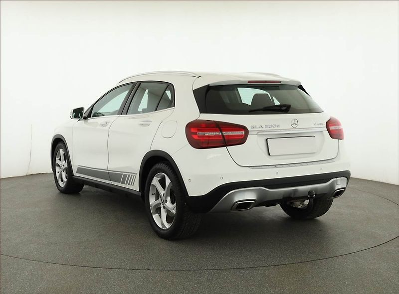 Mercedes-Benz GLA (2019) 200 d 4MATIC, 4X4 - fotka 4 z 19