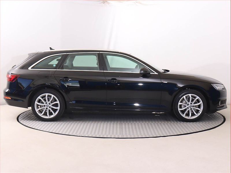Audi A4 (2018) S-Line 2.0 TDI, Automat, Navi - fotka 6 z 22