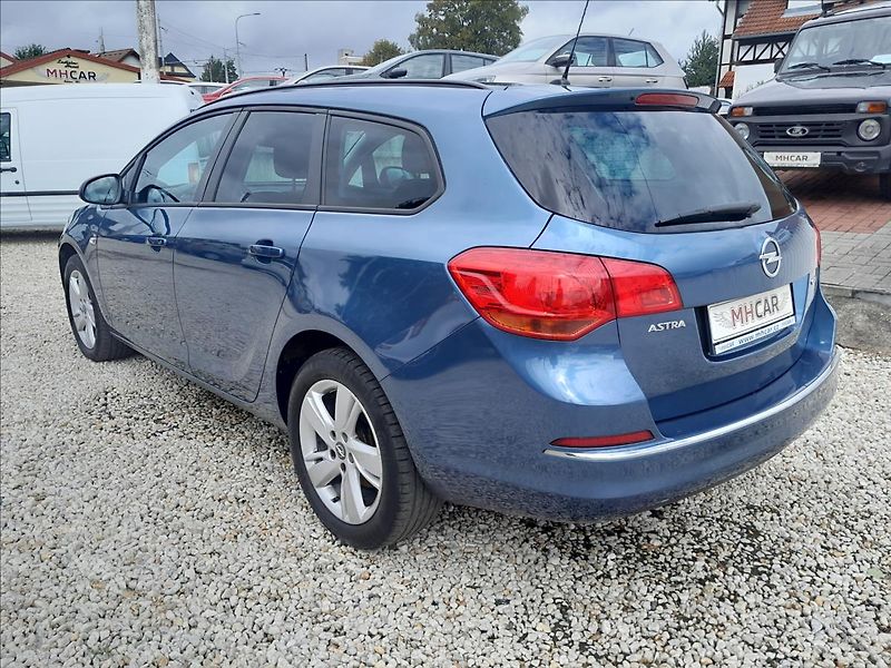 Opel Astra 1,6 TDCI 100kW SPORTS TOURER - fotka 5 z 51