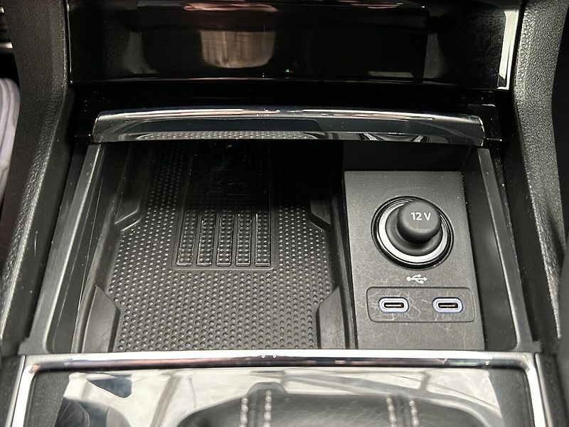 Škoda Karoq 1.5 TSI SportLine - fotka 18 z 32