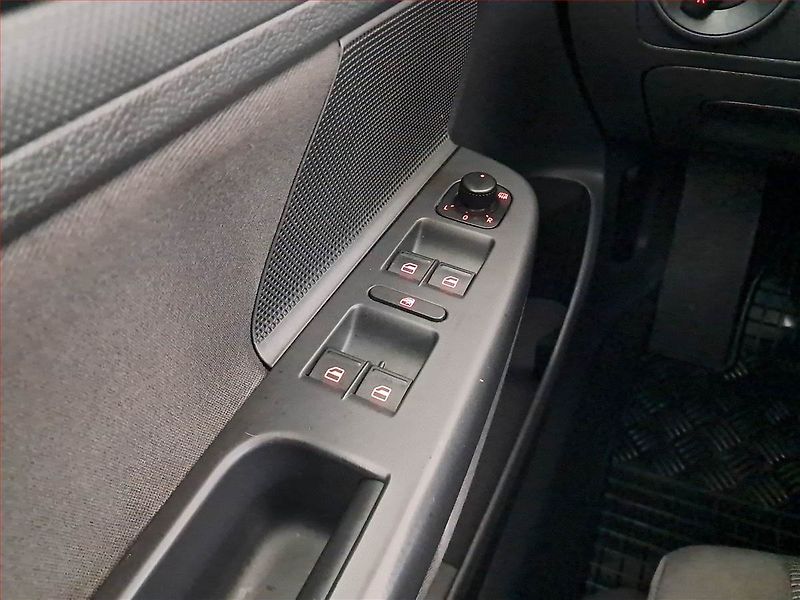Volkswagen Golf (2008) 1.4 16V, po STK, rezervace - fotka 15 z 15