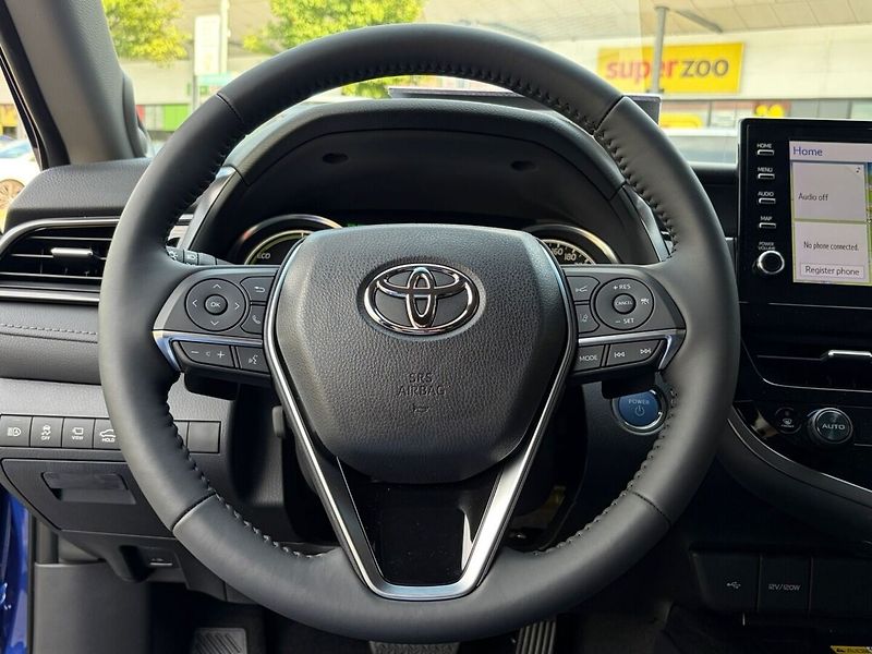 Toyota Camry 2,5 Hybrid Executive VIP - fotka 8 z 18