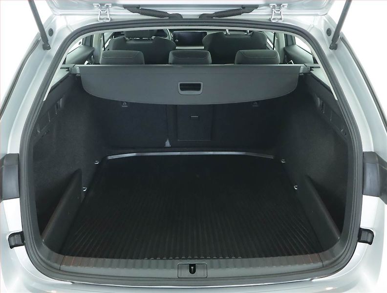 Škoda Octavia (2023) Ambition 2.0 TDI, ČR,1.maj - fotka 13 z 15