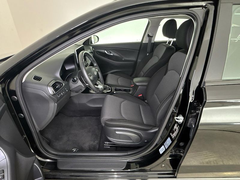 Hyundai i30 Smart DCT - fotka 7 z 26