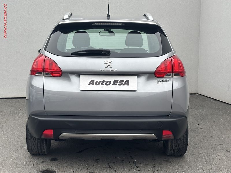 Peugeot 2008 (2015) 1.2 VTi, Allure, AT, navi - fotka 5 z 17