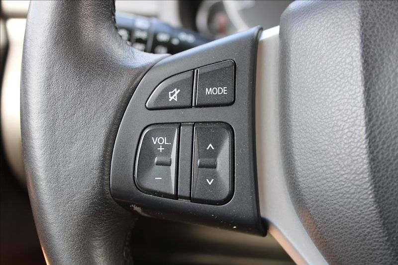 Suzuki Swift 1,2 i  4 x 4, SERVISKA - fotka 14 z 31