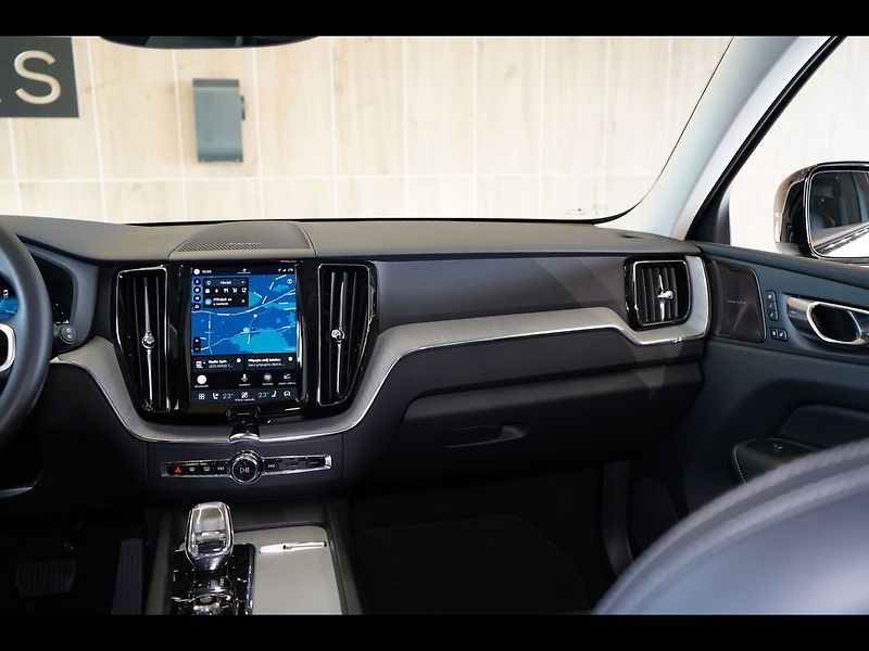 Volvo XC60 T8 PLUS Dark, Ventilace, 360° - fotka 48 z 48
