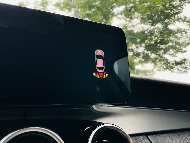 Mercedes-Benz Třídy C 220D MANUÁL VÝHŘEV SENZORY LED - fotka 36 z 52