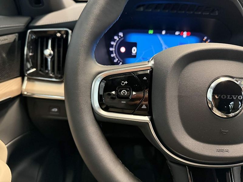 Volvo XC90 (2026) B5 2.0L 250+14k AT8 AWD PLUS D - fotka 4 z 22