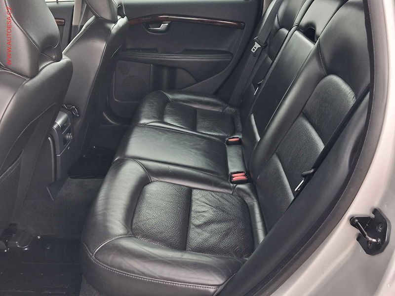 Volvo V70 (2010) 2.0d, AT, xenon, kůže - fotka 10 z 20