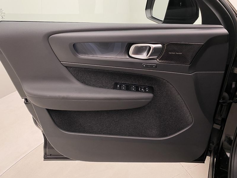 Volvo C40 PURE ELECTRIC TWIN ENGINE PLUS - fotka 7 z 57