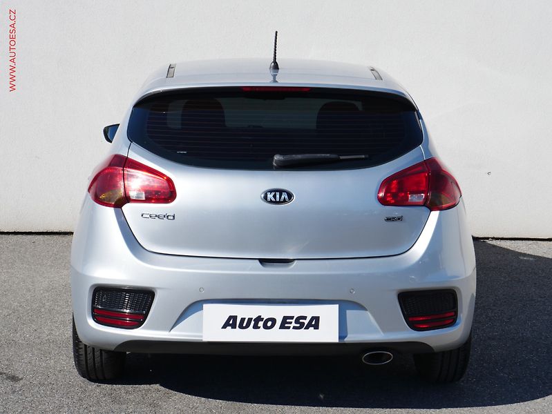 Kia Ceed (2017) 1.6 CRDi, ČR, AC, výhřev sed - fotka 5 z 22