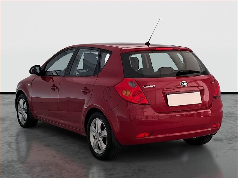 Kia Ceed (2010) 1.6 CRDi, po STK, dobrý stav - fotka 4 z 17