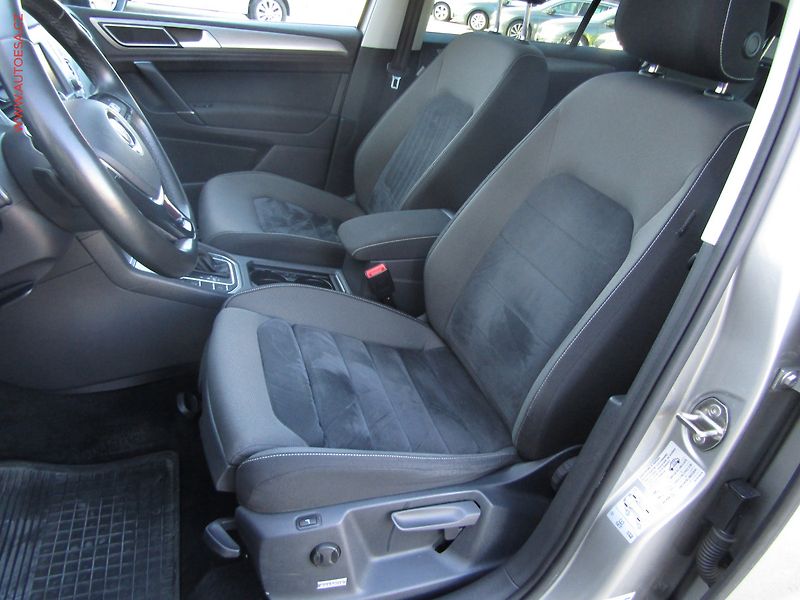 Volkswagen Golf Sportsvan (2015) 1.4TSi, ČR, DSG, bixen, kamea - fotka 9 z 17