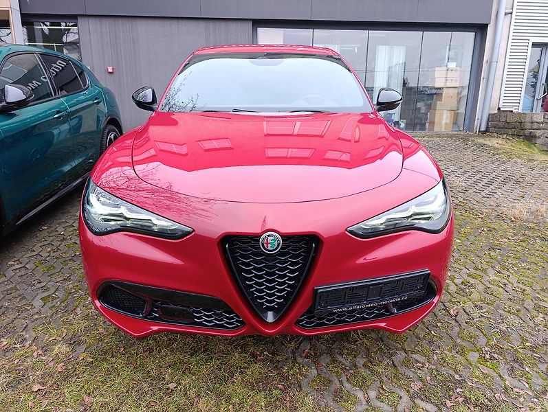 Alfa Romeo Stelvio Veloce 2,0 Turbo 280k AWD - fotka 3 z 32