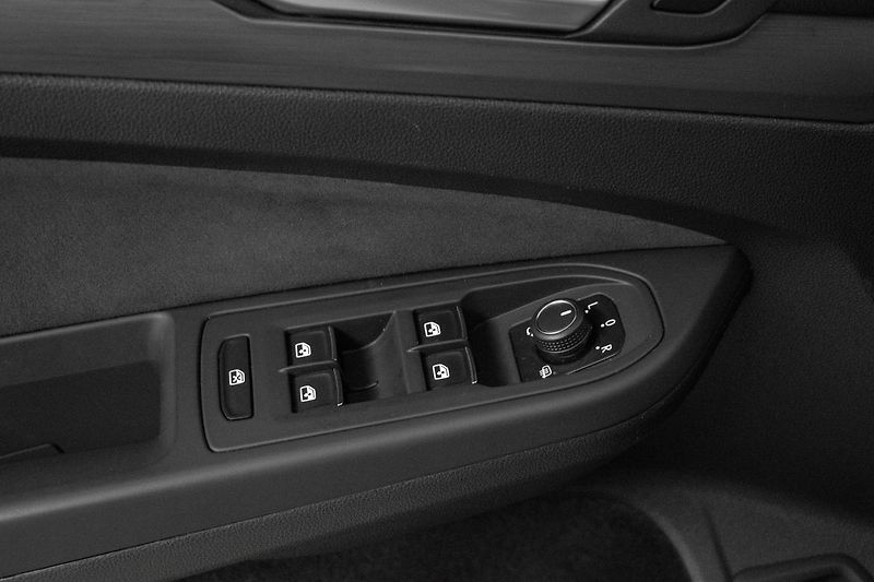 Volkswagen Golf 1.5 TSI STYLE*2xPNEU*DPH*ČR 1M - fotka 16 z 35