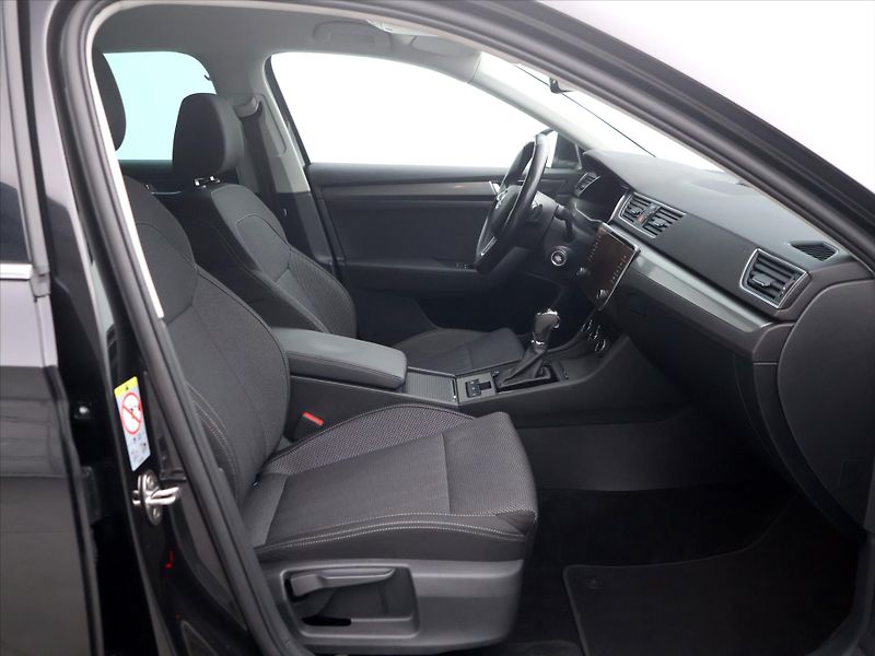 Škoda Superb 2.0 TDI 110kW Style DSG Tažné - fotka 13 z 32