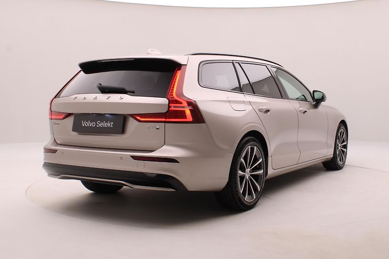Volvo V60 T6 AWD PLUG-IN DARK REZERVACE - fotka 13 z 58