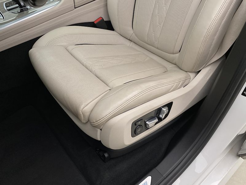 BMW X7 xDRIVE 30d M-PAKET CZ 6míst - fotka 24 z 88