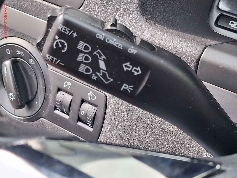 Volkswagen Touran (2011) 1.2TSi, Trendline, navi - fotka 13 z 17