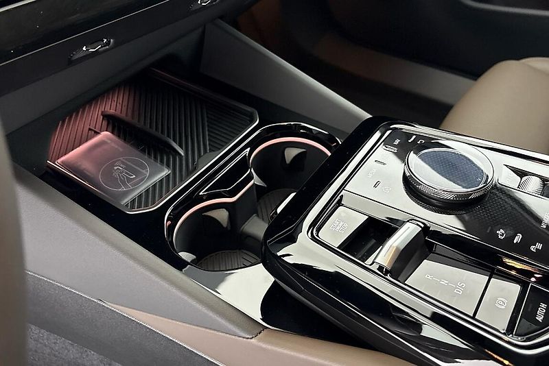 BMW Řada 5 540d xDrive Touring - fotka 14 z 17